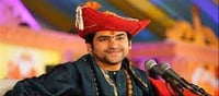 Pandit Dhirendra Shastri caught in a train without a ticket...